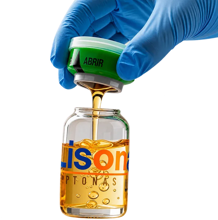 Manos con guante abriendo un frasco de Lisonas Peptonas.